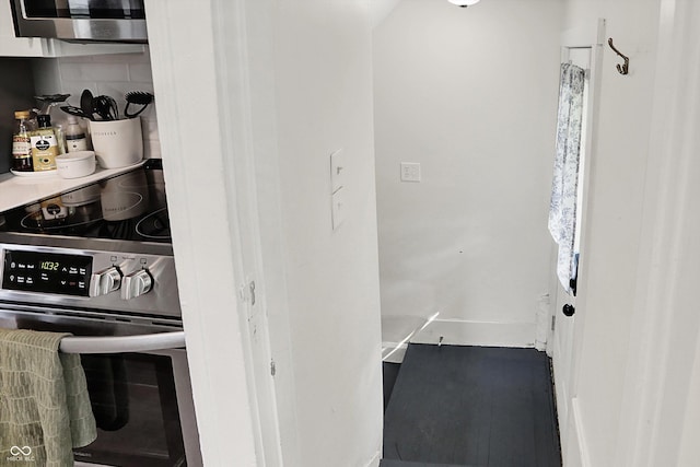 laundry area with baseboards