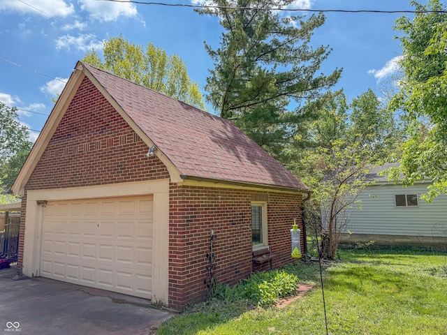 view of detached garage
