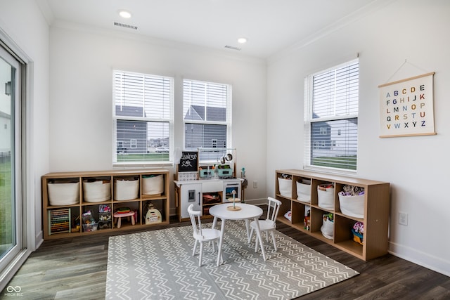 playroom featuring crown molding, plenty of natural light, visible vents, and wood finished floors