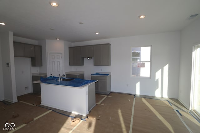 6219 Medina Spirit Dr, Indianapolis, IN 46237 - kitchen with a sink, visible vents, recessed lighting, an island with sink, and baseboards