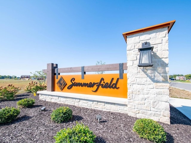 view of community / neighborhood sign
