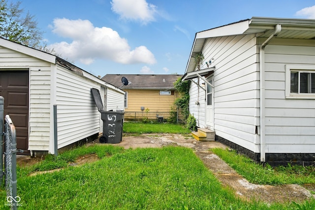 1235 N Grant Ave, Indianapolis, IN 46201 - view of yard with entry steps