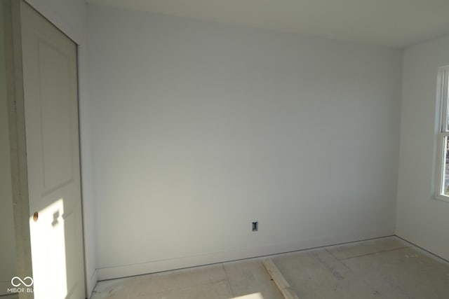 empty room featuring baseboards