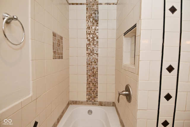 7228 Kimberly Ln, Plainfield, IN 46168 - full bath featuring shower / washtub combination