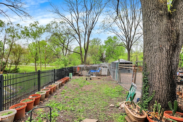 3975 Denwood Dr, Indianapolis, IN 46226 - view of yard with fence