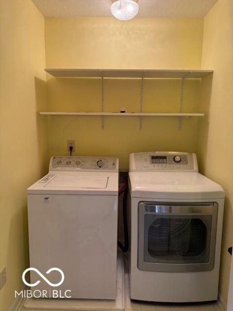 8002 Windham Lake Way Unit 33, Indianapolis, IN 46214 - laundry area featuring washer and clothes dryer