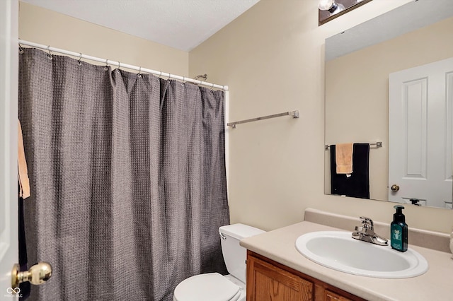6624 Lakestone Ct, Indianapolis, IN 46237 - bathroom featuring toilet, vanity, and a shower with curtain