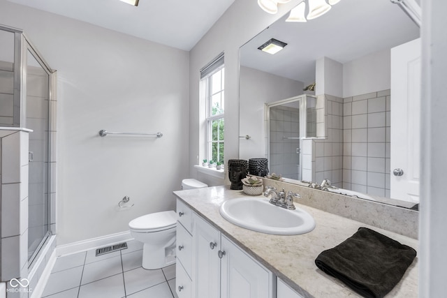 952 Junction Pl, Indianapolis, IN 46220 - full bathroom with tiled shower, tile patterned floors, toilet, and baseboards