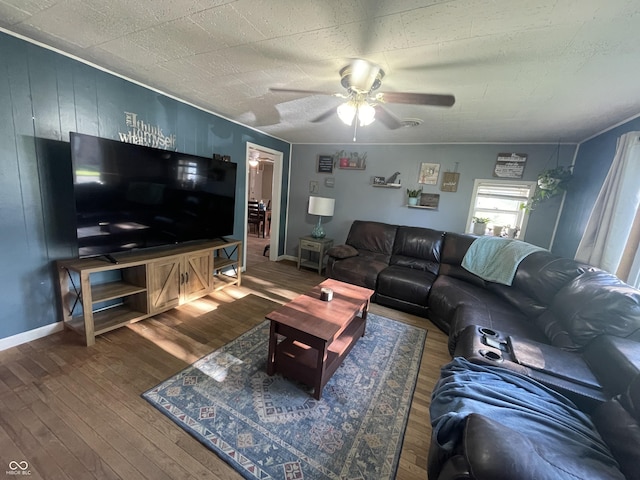 living room with ceiling fan, baseboards, and hardwood / wood-style floors