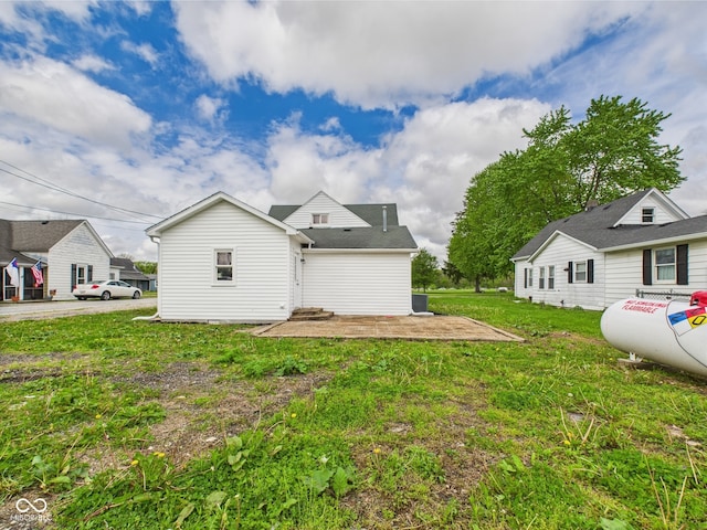 225 S Carthage Rd, Charlottesville, IN 46117 - back of house with a yard