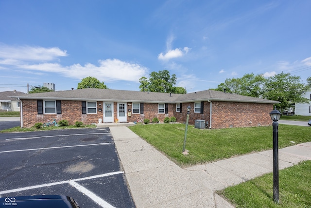 400-416 S Pennsylvania St, Greenfield, IN 46140 - ranch-style home featuring brick siding, cooling unit, uncovered parking, and a front yard