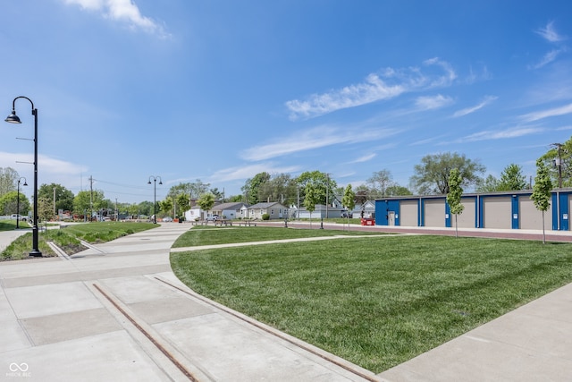 400-416 S Pennsylvania St, Greenfield, IN 46140 - view of property's community featuring a yard