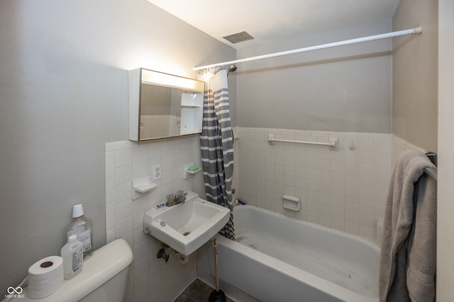 400-416 S Pennsylvania St, Greenfield, IN 46140 - bathroom featuring tile walls, toilet, shower / bath combo, and a sink