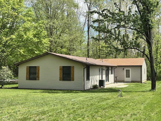 575 Mill Spgs, Coatesville, IN 46121 - rear view of house featuring a lawn