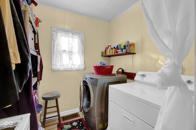 205 E Washington St, Roachdale, IN 46172 - laundry area with washer and dryer, laundry area, crown molding, visible vents, and baseboards