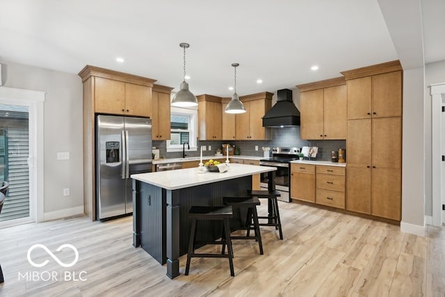 kitchen with stainless steel appliances, custom exhaust hood, backsplash, light countertops, and baseboards