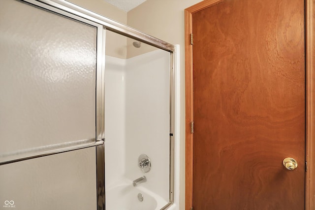 11471 Clarkston Rd, Zionsville, IN 46077 - bathroom featuring enclosed tub / shower combo