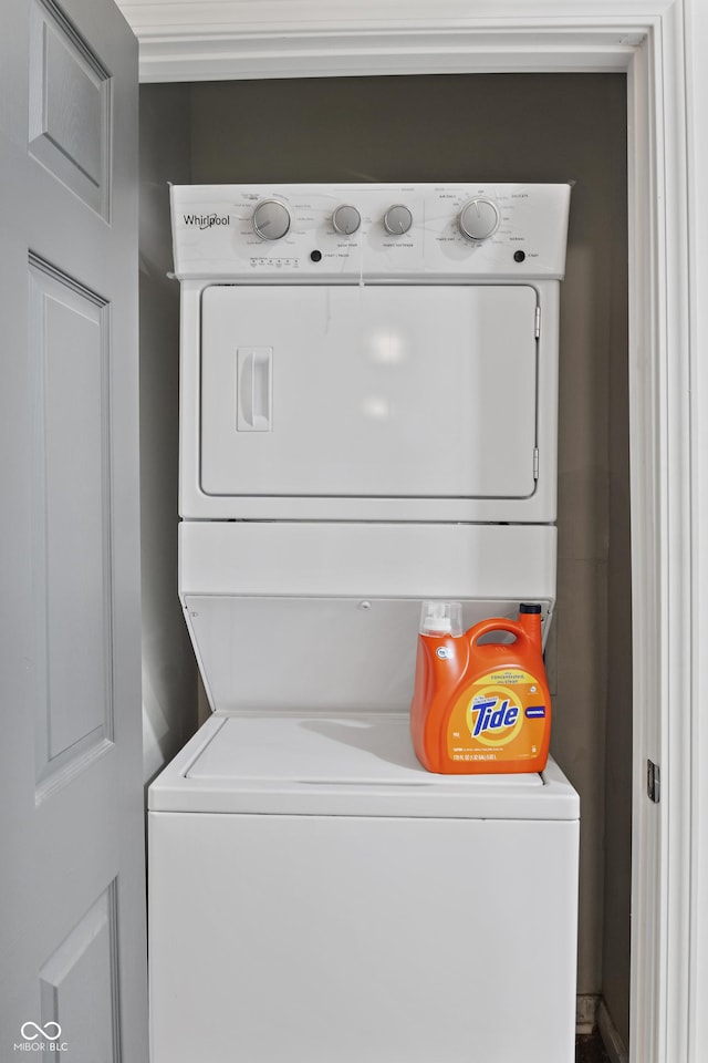 1728 N Delaware St, Indianapolis, IN 46202 - washroom featuring stacked washing machine and dryer