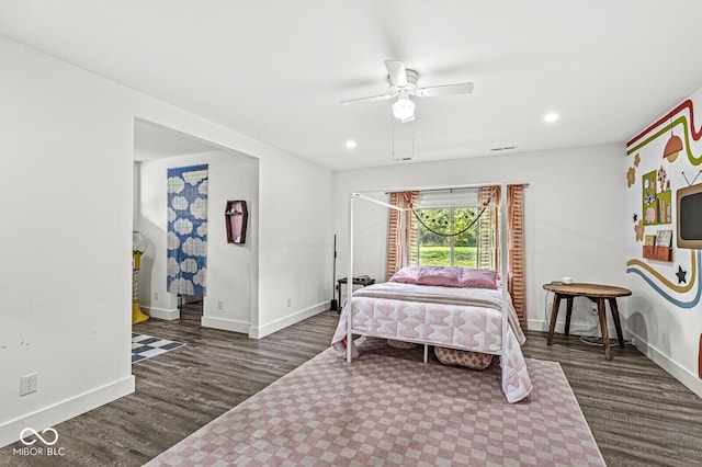 bedroom featuring baseboards, wood finished floors, recessed lighting, and ceiling fan