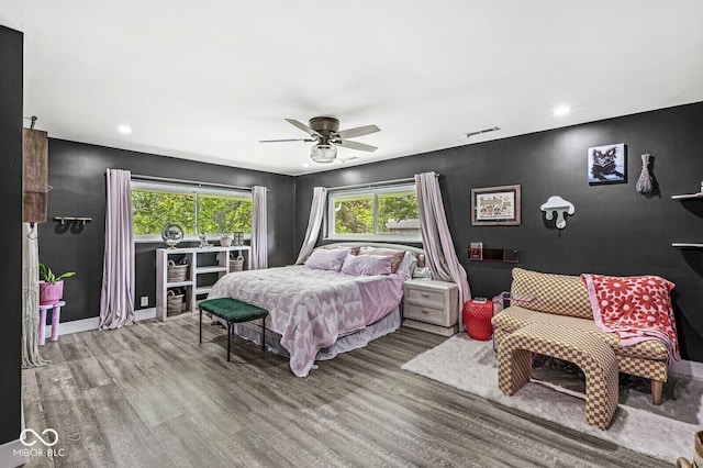 bedroom featuring wood finished floors, a ceiling fan, recessed lighting, and baseboards