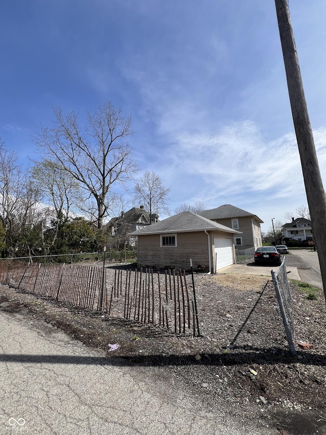 view of front of property featuring concrete driveway and an attached garage
