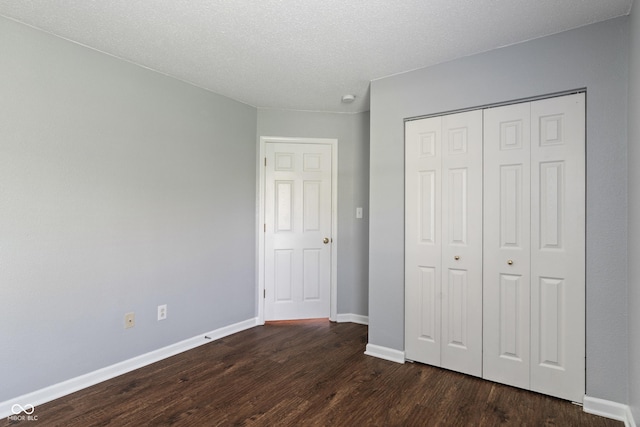 4136 Orchard Valley Ln, Indianapolis, IN 46235 - unfurnished bedroom with dark wood-style flooring, a closet, baseboards, and a textured ceiling