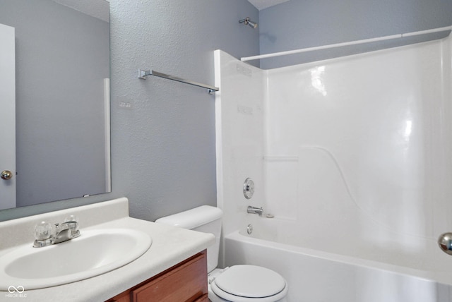 4136 Orchard Valley Ln, Indianapolis, IN 46235 - full bath featuring toilet, vanity, and shower / washtub combination