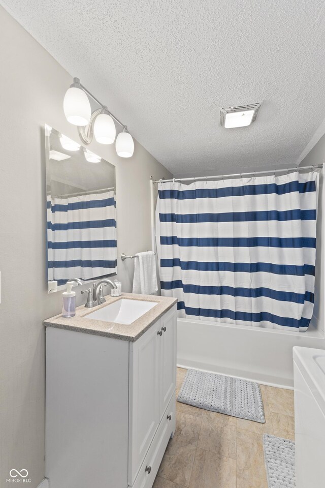 923 S State Ave, Indianapolis, IN 46203 - full bath featuring a textured ceiling, vanity, and shower / bath combo