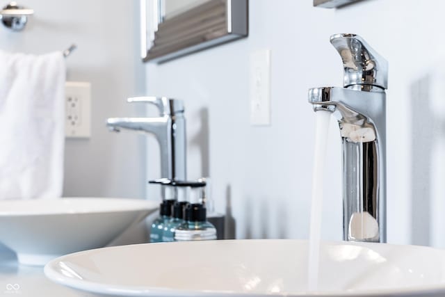 1112 Spann Ave, Indianapolis, IN 46203 - bathroom view