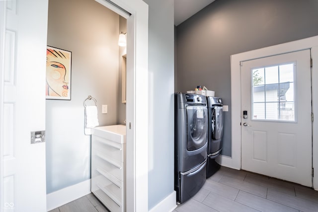1112 Spann Ave, Indianapolis, IN 46203 - washroom with washer and clothes dryer and baseboards