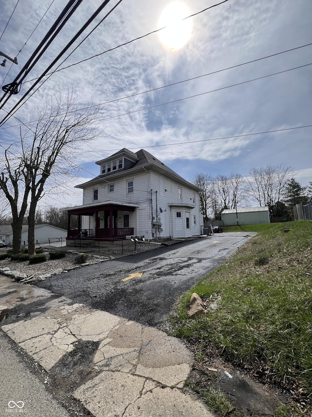 view of front of house with driveway and a porch