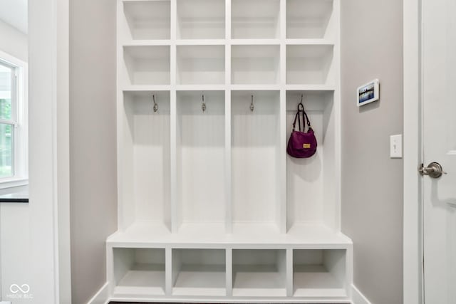 9155 Kerwood Dr, Indianapolis, IN 46240 - view of mudroom