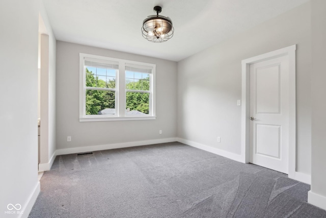 9155 Kerwood Dr, Indianapolis, IN 46240 - unfurnished room with carpet, baseboards, and a chandelier