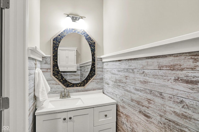 6153 Dugan Dr, Whitestown, IN 46075 - bathroom featuring vanity