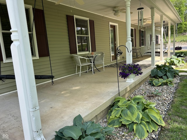 view of patio with ceiling fan and covered porch