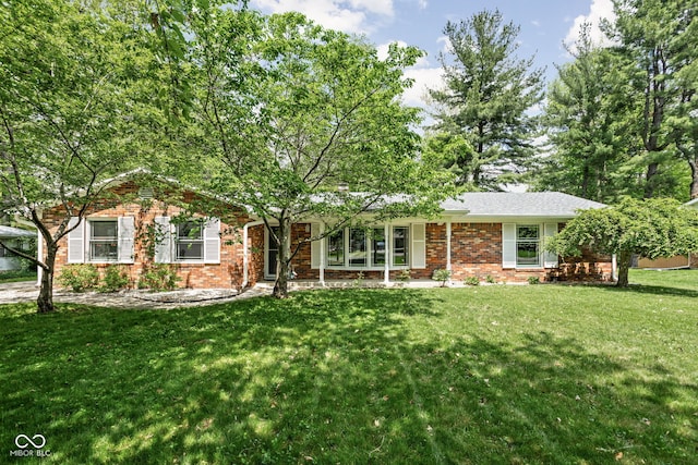 view of front of home featuring a front yard and brick siding