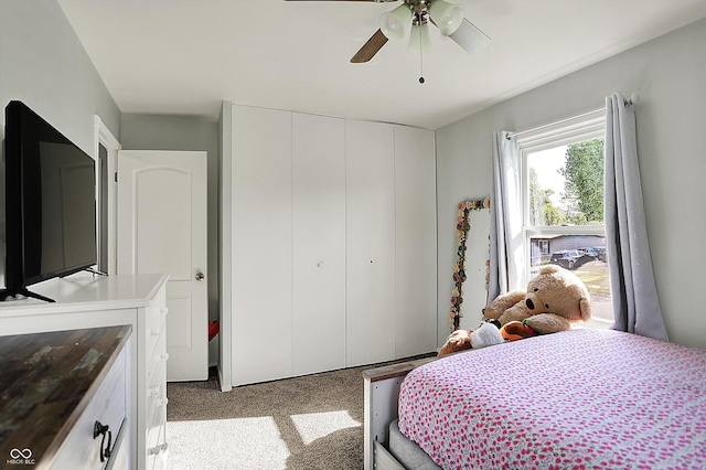 bedroom with a closet, light carpet, and a ceiling fan