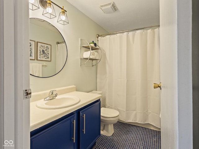 full bath with tile patterned flooring, toilet, vanity, and curtained shower