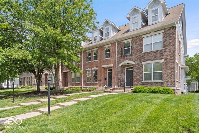 2405 N Park Ave, Indianapolis, IN 46205 - view of property featuring brick siding and a front yard