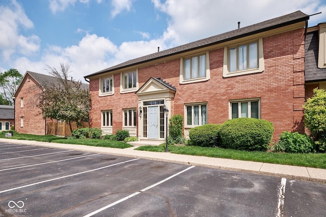 1142 Canterbury Sq S Unit B, Indianapolis, IN 46260 - view of property featuring uncovered parking