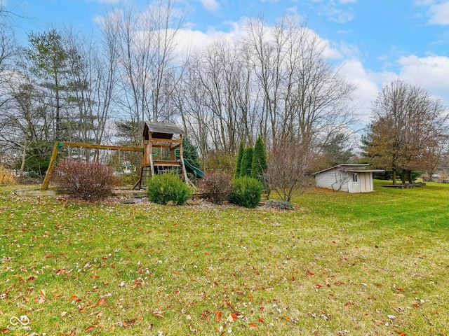 941 W Barouche, Pendleton, IN 46064 - view of green lawn with a playground