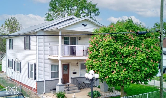 822 E King St, Kokomo, IN 46901 - view of front of property with a balcony
