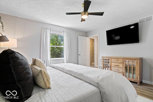 10444 Collingswood Ln, Fishers, IN 46037 - bedroom featuring wood finished floors, a textured ceiling, a ceiling fan, and baseboards
