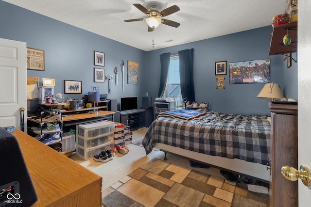 bedroom with a desk, carpet, and a ceiling fan