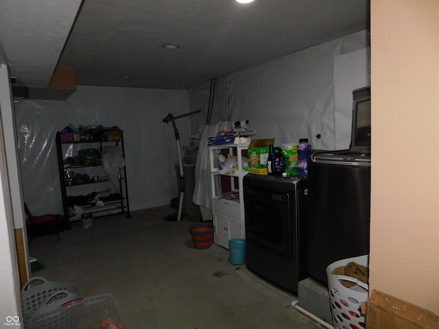 2867 S Oakland Dr, Shelbyville, IN 46176 - finished basement with separate washer and dryer