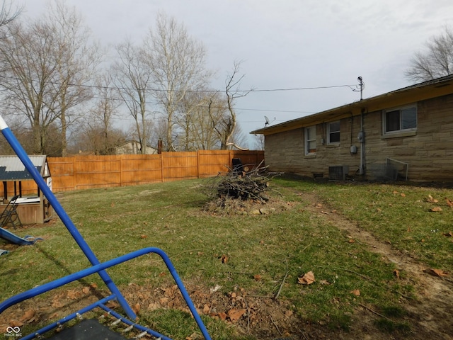 2867 S Oakland Dr, Shelbyville, IN 46176 - view of yard with central AC