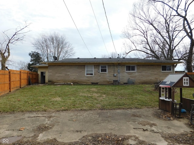 2867 S Oakland Dr, Shelbyville, IN 46176 - back of house with stone siding