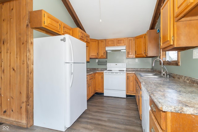 953 S 5th St, Noblesville, IN 46060 - kitchen with white appliances, a sink, under cabinet range hood, vaulted ceiling, and dark wood finished floors
