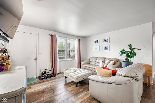 5120 Apache Ct, Columbus, IN 47203 - living area with wood finished floors