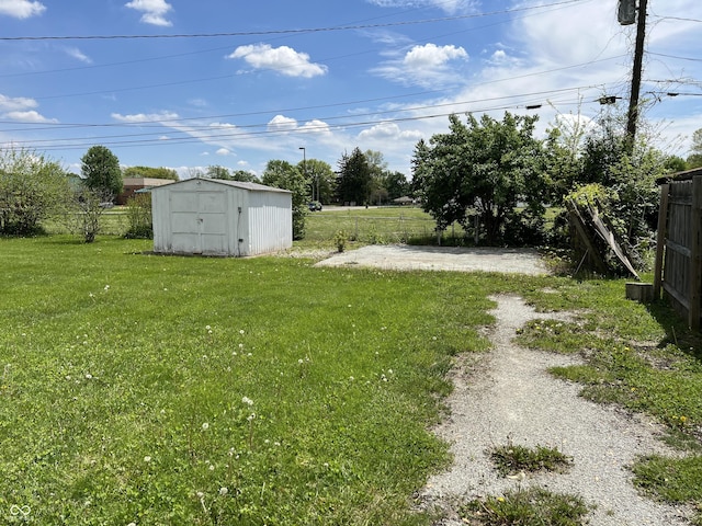 2927 E 8th St, Anderson, IN 46012 - view of yard featuring a storage unit and an outbuilding